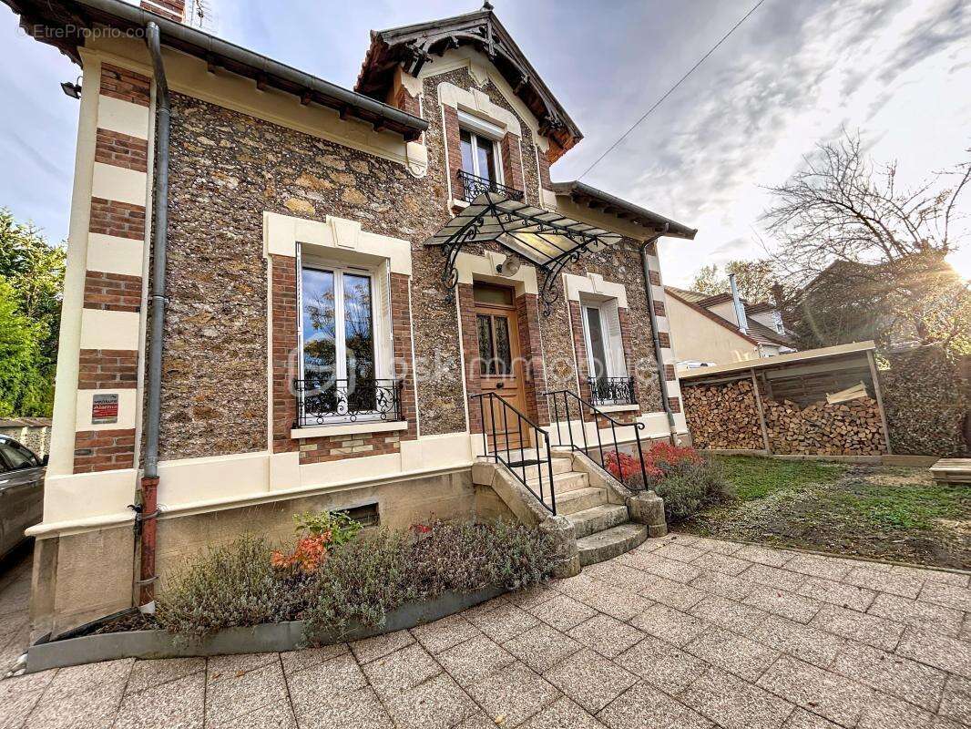 Maison à CORBEIL-ESSONNES