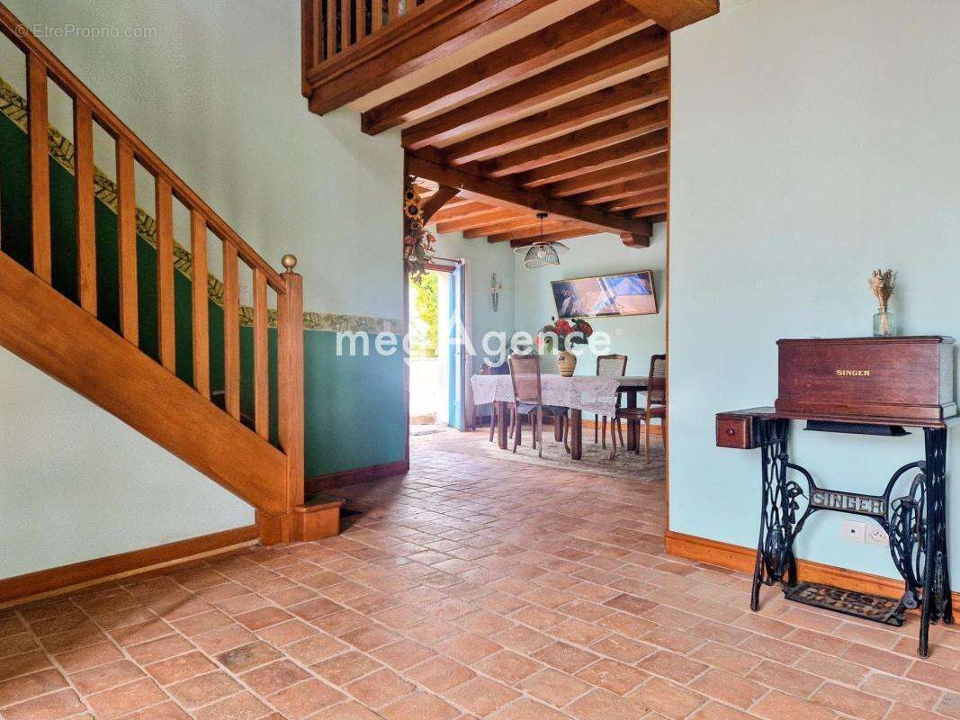 Maison à LONGUE-JUMELLES