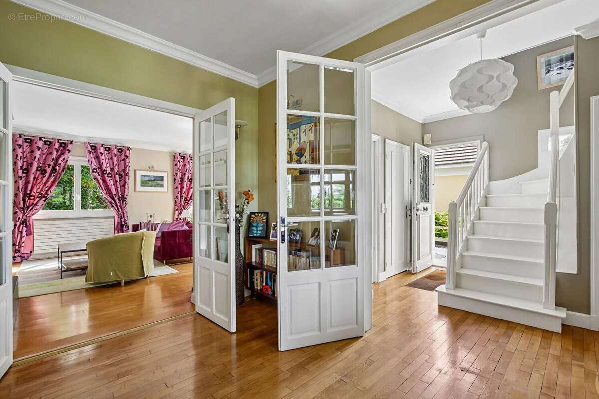 Le vesinet 15 mn rer et centre ville - maison familiale  5 chambres  - lumineuse - terrain 404 m² - photo 8