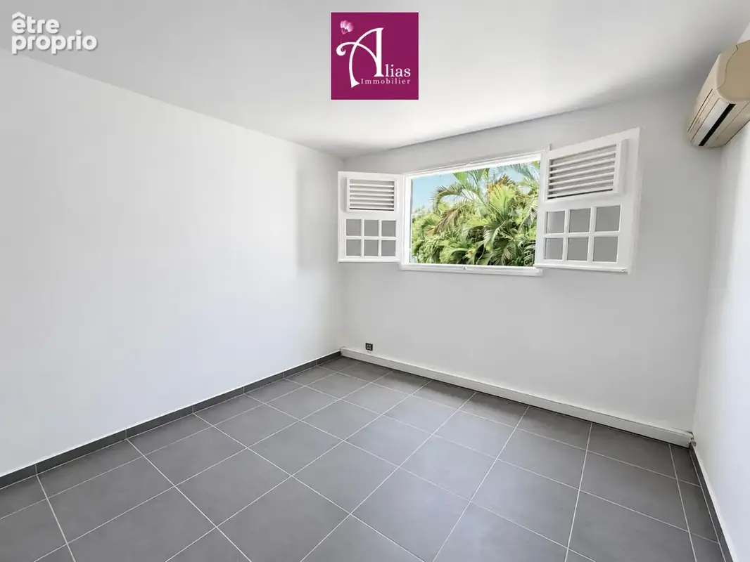 À VENDRE - Villa F4 avec petite piscine + T2 indépendant au Gosier - photo 13