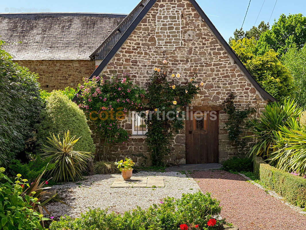 Maison à DOMJEAN