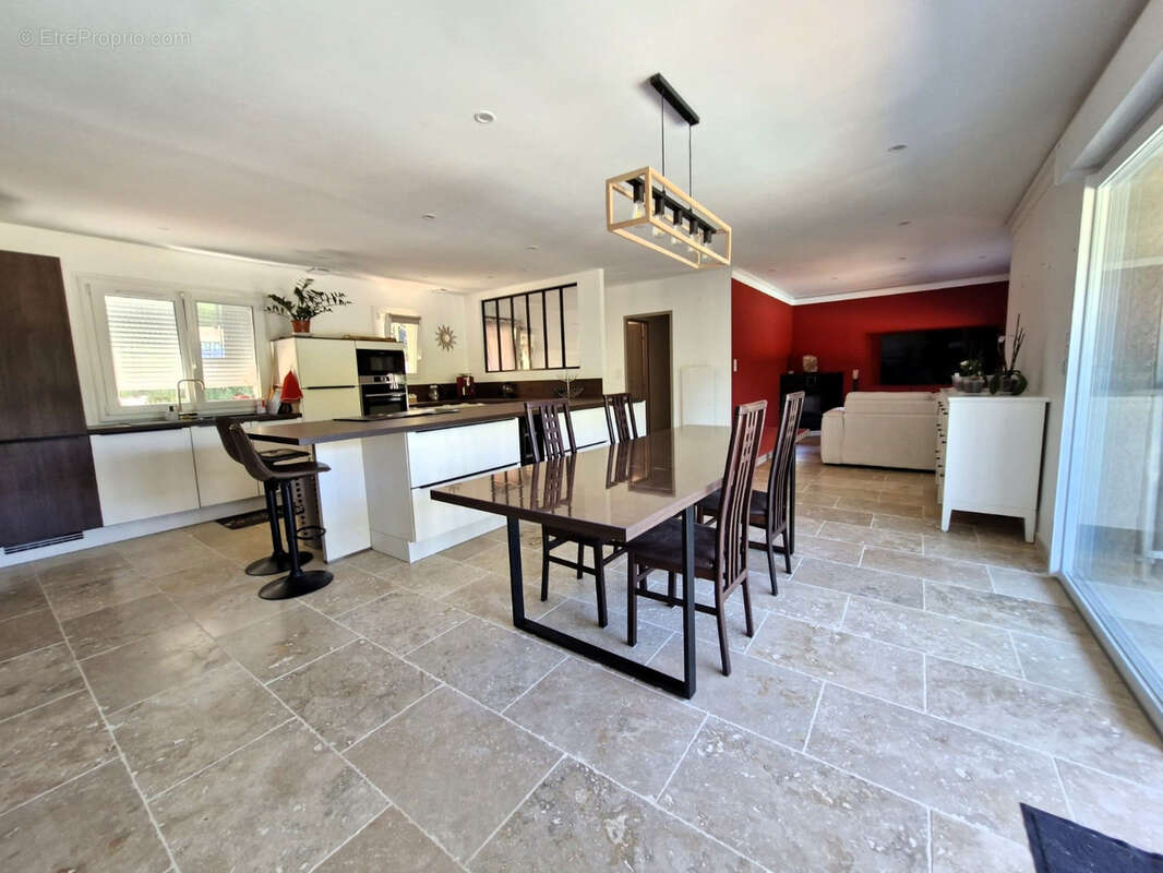 Maison à BAGNOLS-EN-FORET