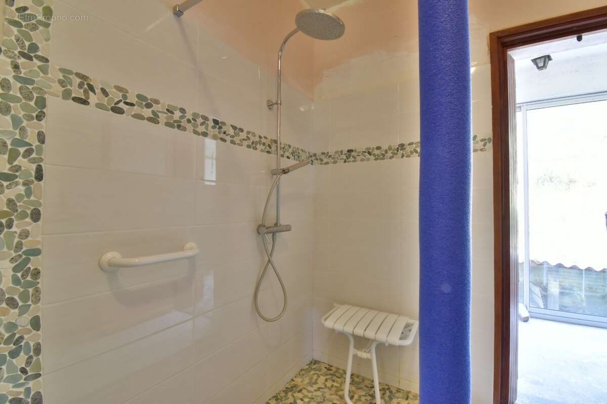  À VENDRE – Grande villa avec terrain boisé avec une olivette à Sisteron - photo 7