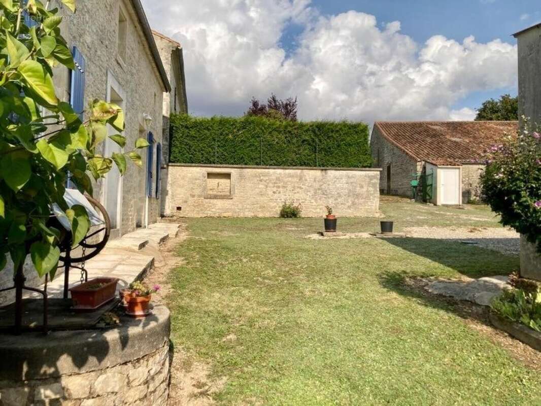 Maison 90 m² à Longre  - photo 2