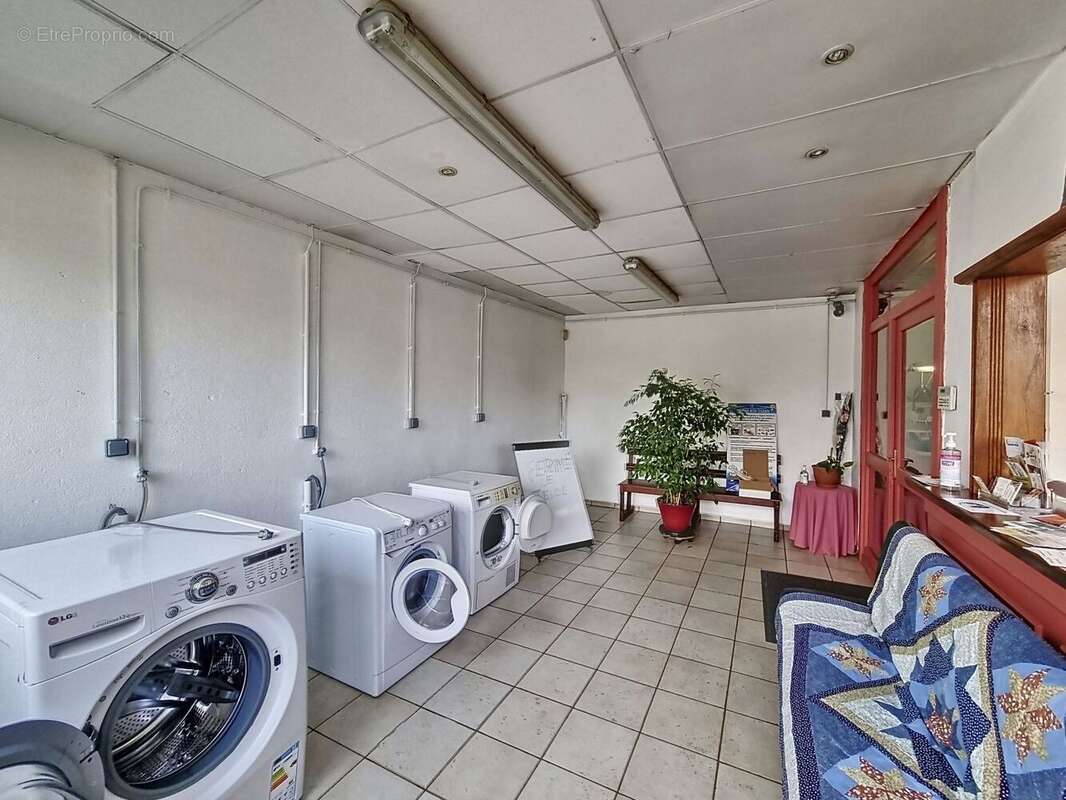 Commerce à FERRIERES-EN-GATINAIS