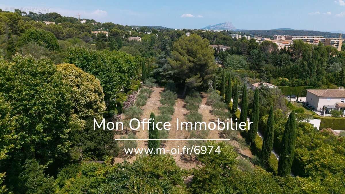 Référence : 6974-TLE - Aix en Provence - Bas de Bastide - XIX e siècle - 7 pièces - Proche centre ville - Piscine - Pool house-  - photo 18