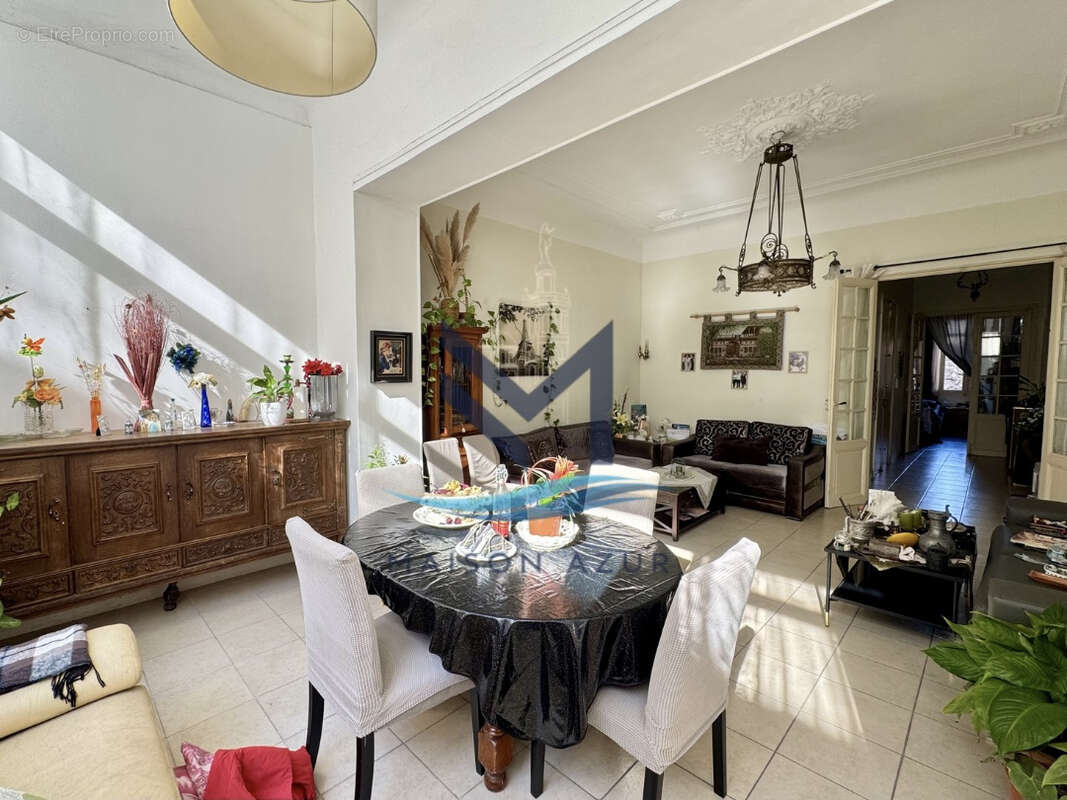 Appartement à MARSEILLE-6E