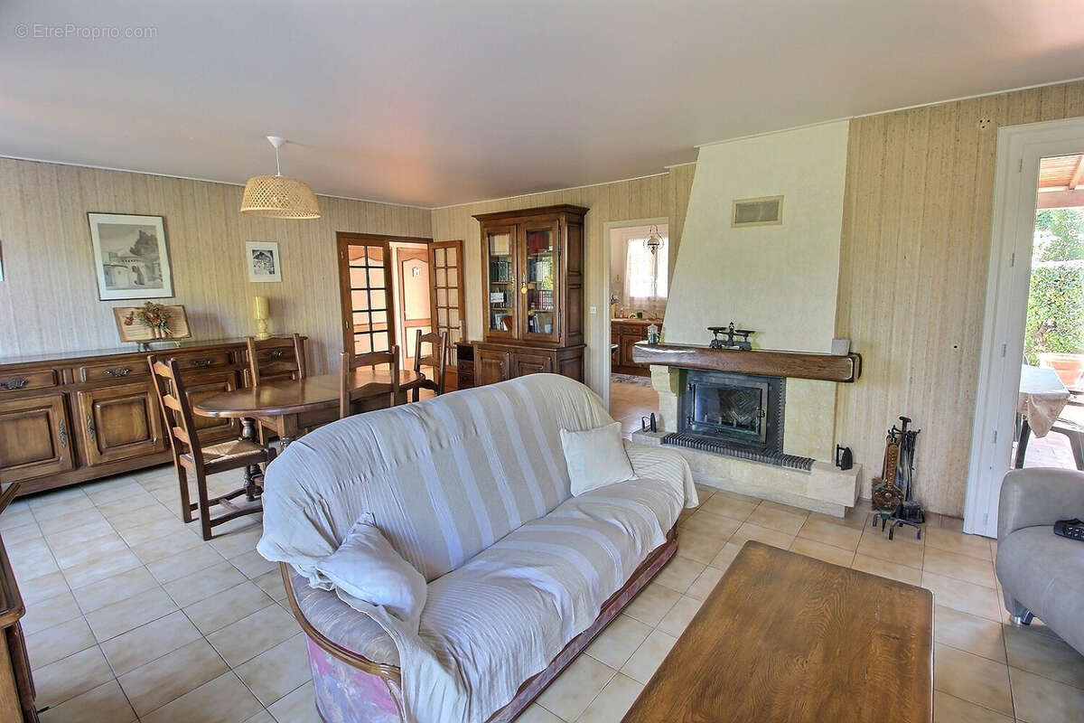 Maison à SAINT-CLEMENT-DE-RIVIERE