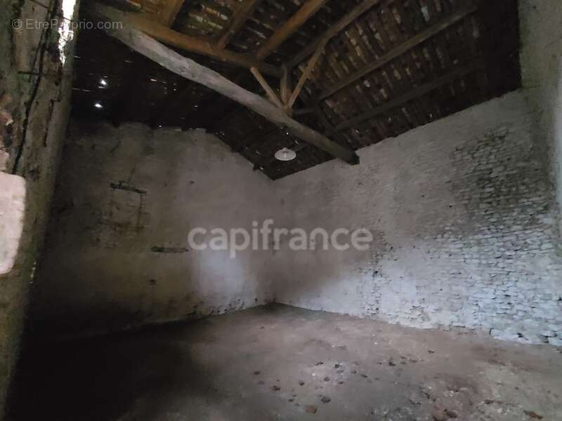 Maison à rénover avec dépendances NACHAMPS (17) - photo 15