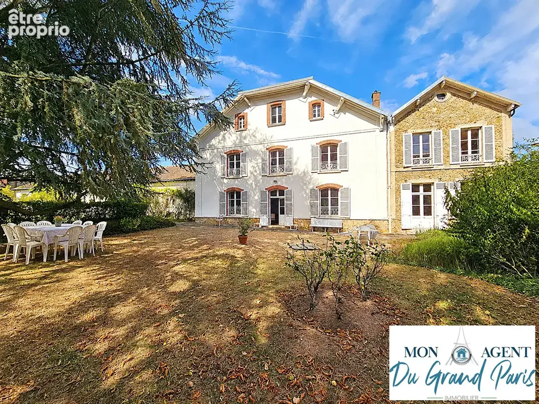 Maison de caractère avec un potentiel de 620m2 et garage 106m2 sur terrain 1800m2 env - a Toussus Le Noble proche Buc Plateau de - photo 2