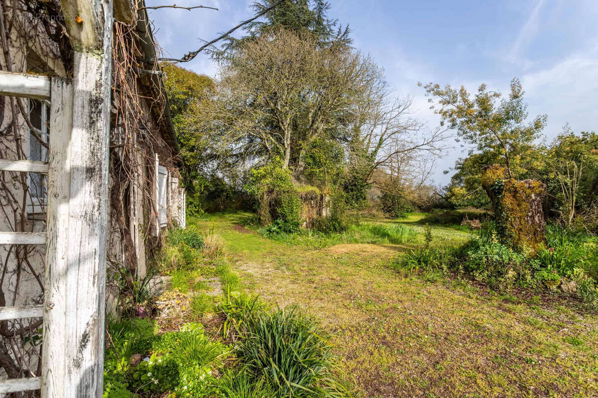 Stone property for renovation - photo 24