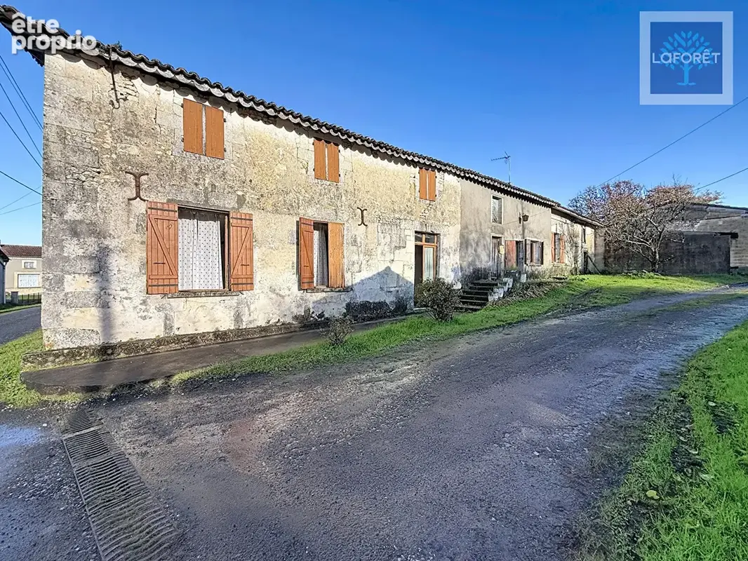 Maison en pierre à restaurer d'environ 135 m2 avec dépendances sur 3 933 m² de terrain - photo 3
