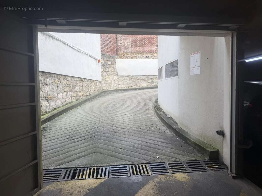 Parking à NEUILLY-SUR-SEINE