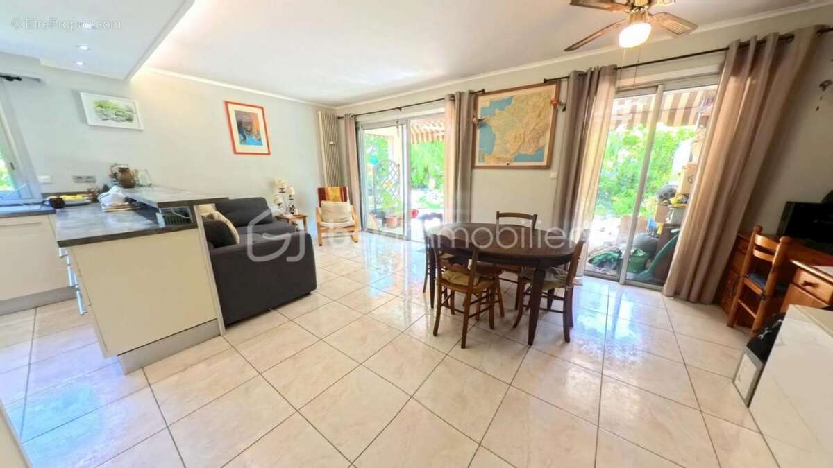 Appartement à SAINT-LAURENT-DU-VAR