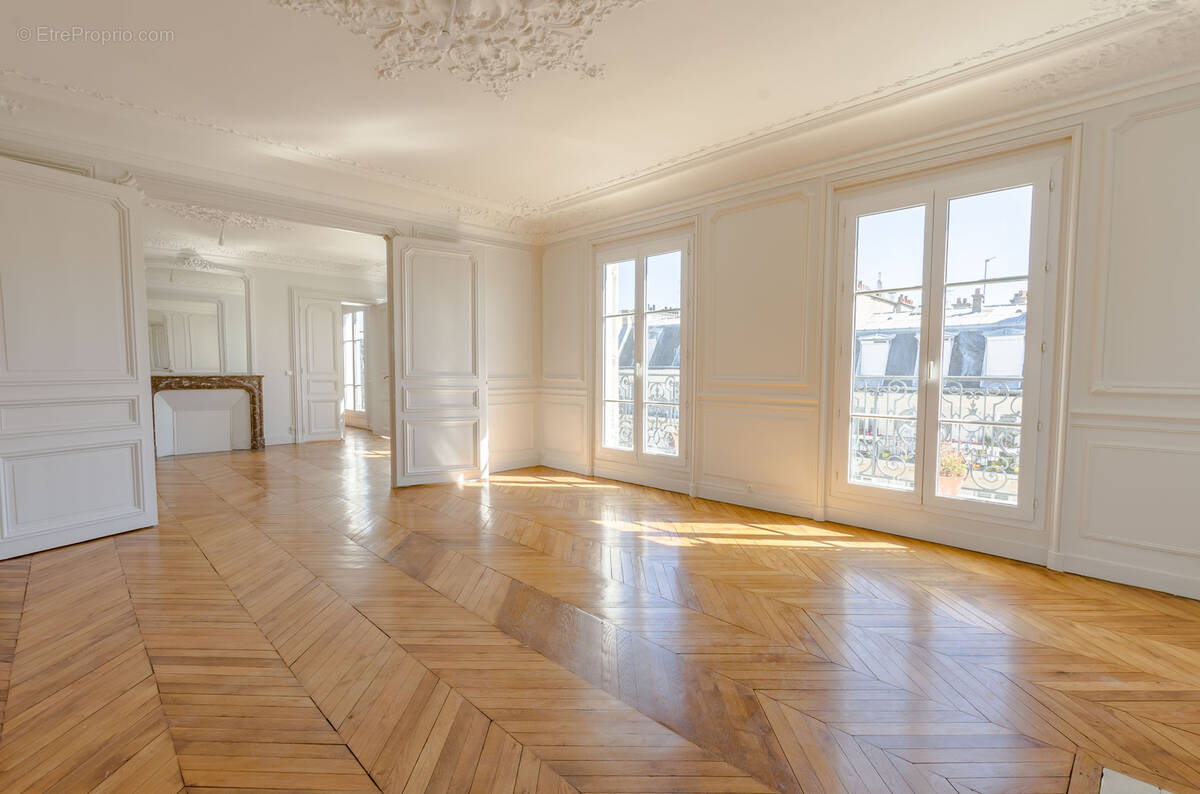 Appartement à PARIS-8E