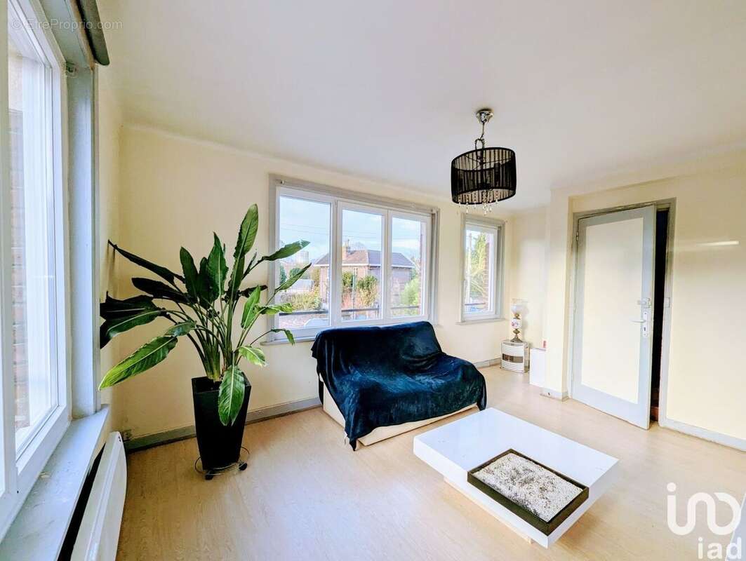 Photo 2 - Commerce à LOOS