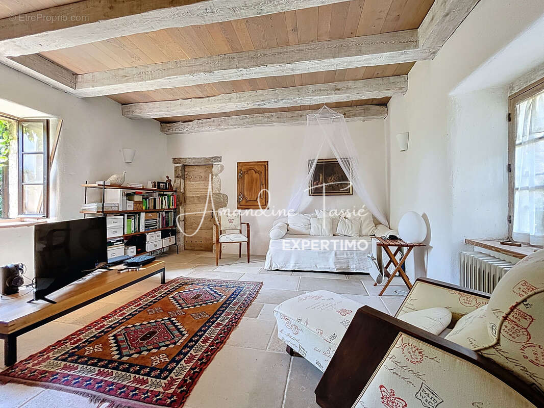 À vendre   Ancien prieuré du XIVe siècle entièrement rénové   Larzac, charme et autonomie - photo 11