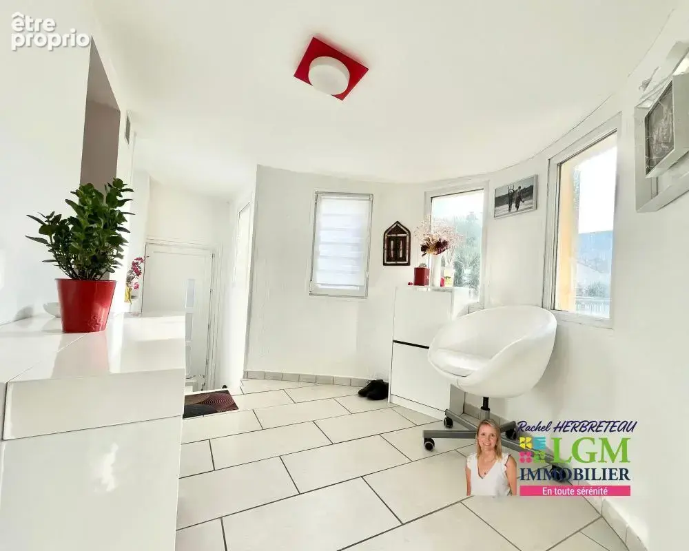 Maison de caractère – Centre-ville de La Roche-sur-Yon – 245,58 m² - photo 4