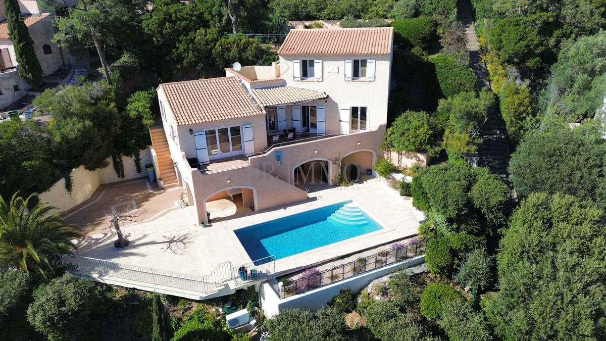 Maison à ROQUEBRUNE-SUR-ARGENS
