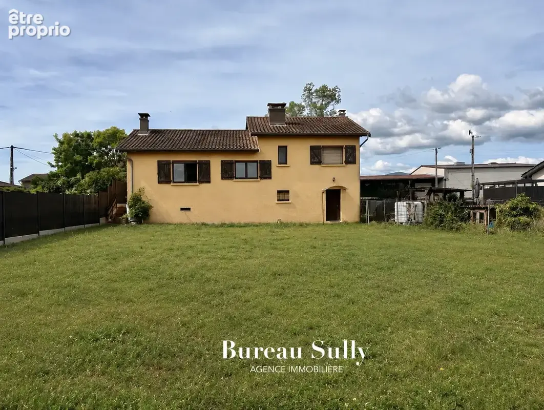Maison 5 pièces 138 m² · à Saint-Etienne-des-Oullieres · 138 m² · 298 000 €
