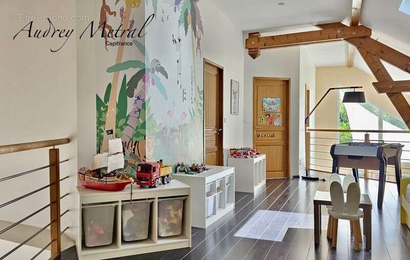 Villa à vendre à Serrières-en-Chautagne avec piscine, à 50 min de Genève et d'Annecy, 35 min d'Aix-Les-Bains et 15 min du Lac du - photo 13