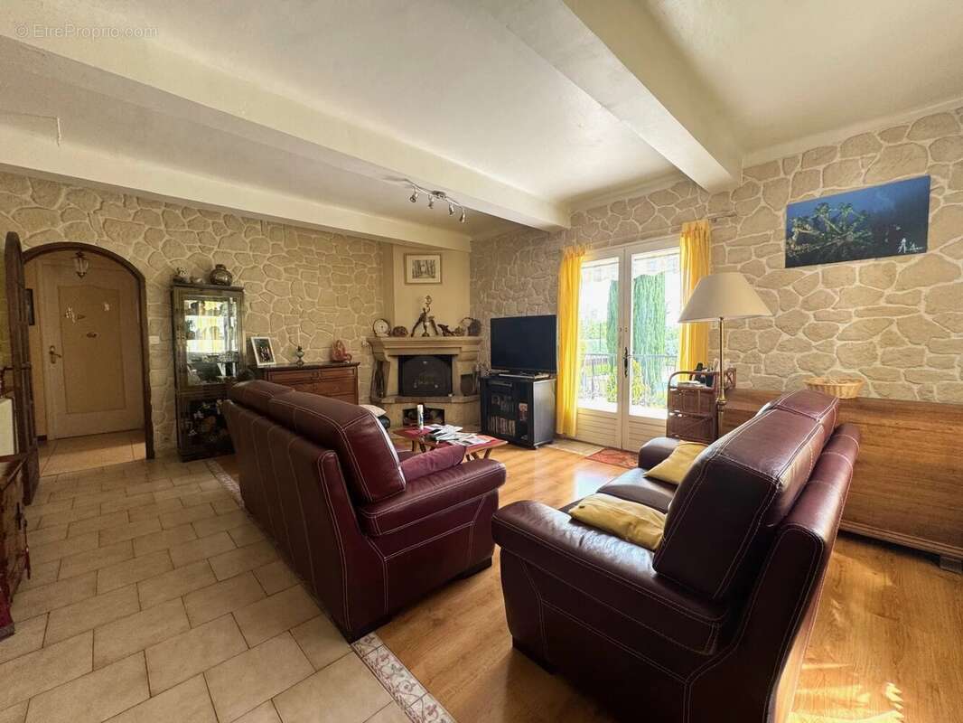 Maison à BESSE-SUR-ISSOLE