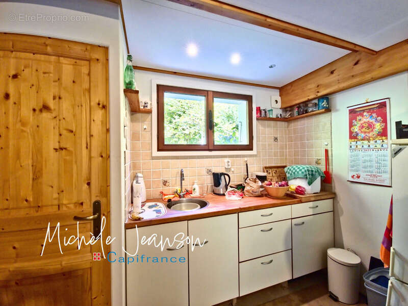 Maison à SAINT-GEORGES-DES-HURTIERES