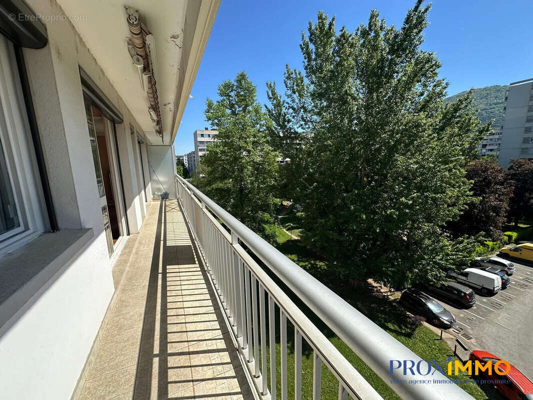 Appartement à SAINT-MARTIN-D'HERES