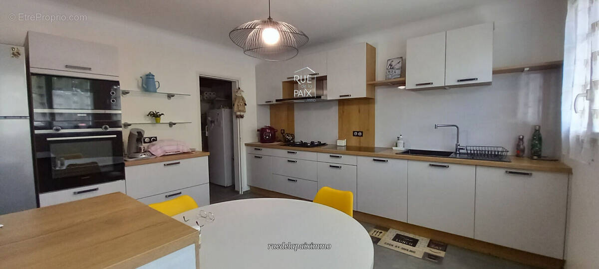 Maison à LENCLOITRE