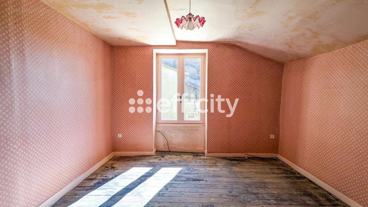 Maison à PONT-DE-VAUX