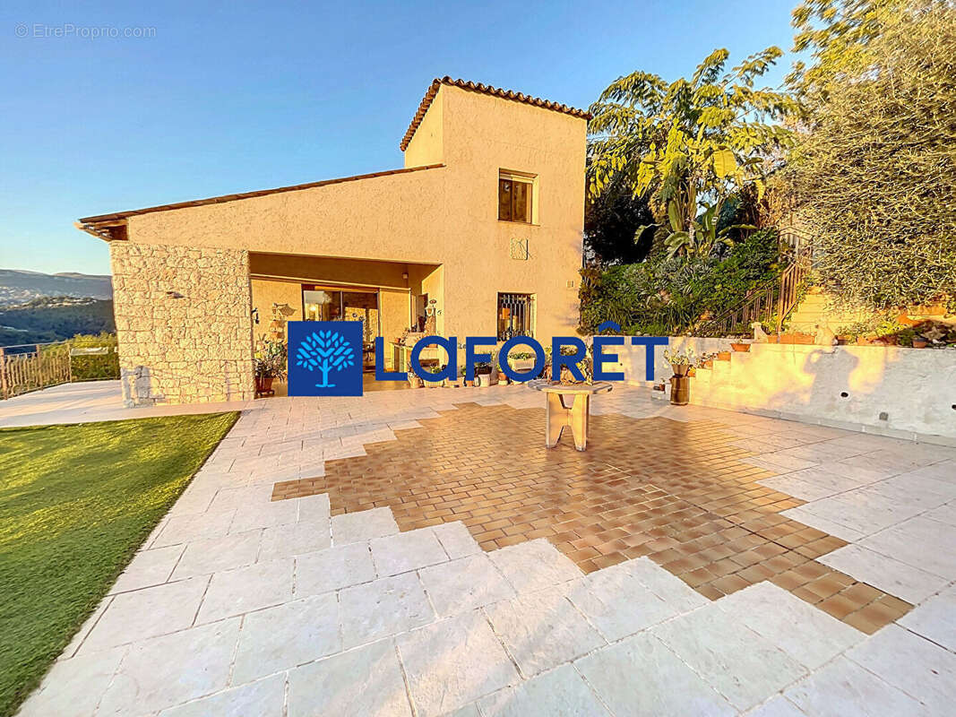 Maison Cagnes Sur Mer 10 pièce(s) 330m2 - photo 5