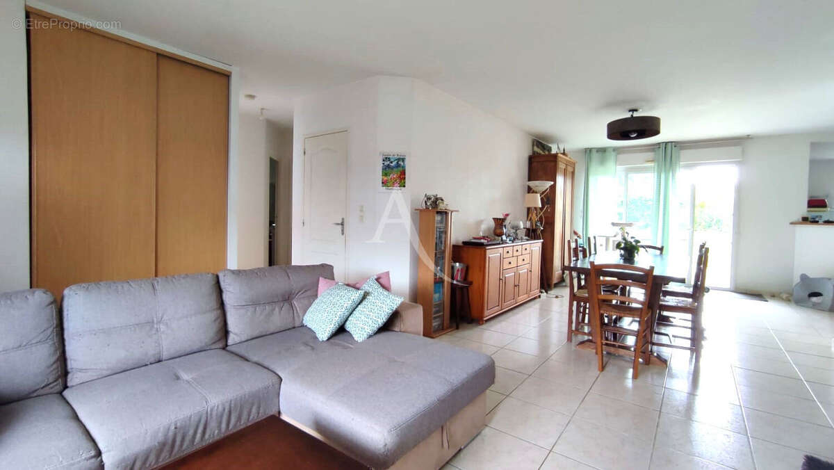 Maison à SAINT-CLEMENT-DE-LA-PLACE