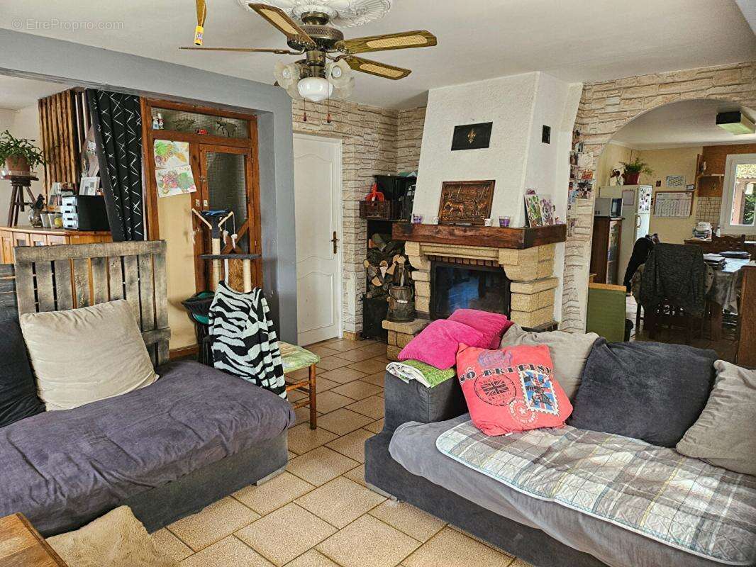 235 000, TROCHERES, Maison Indépendante de148 m2habitables sur Grand Terrain - photo 4