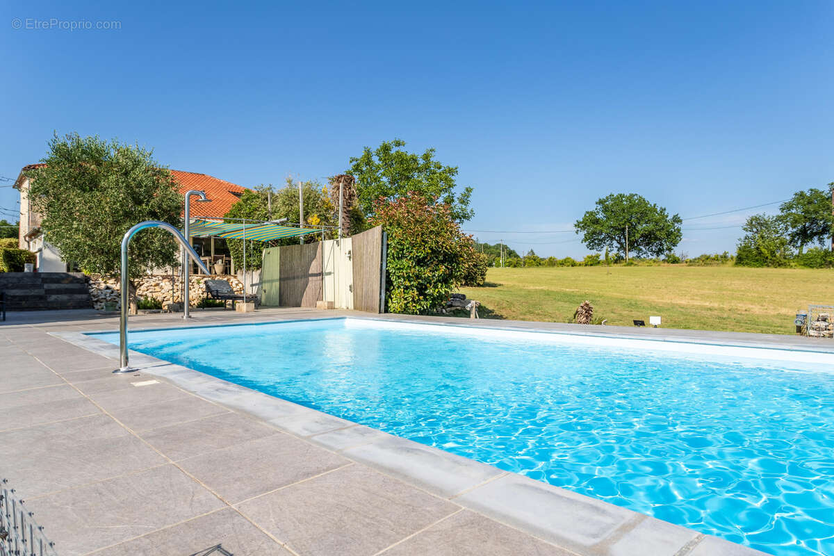Country property with pool - photo 39