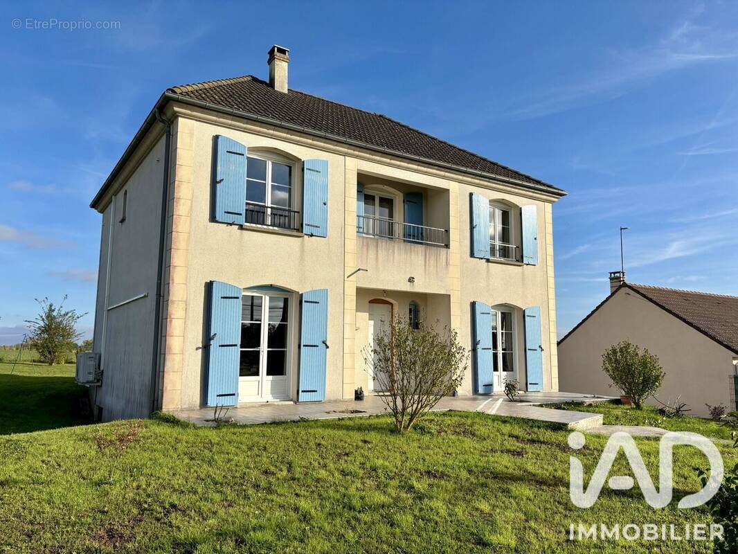 Photo 1 - Maison à CHENOISE