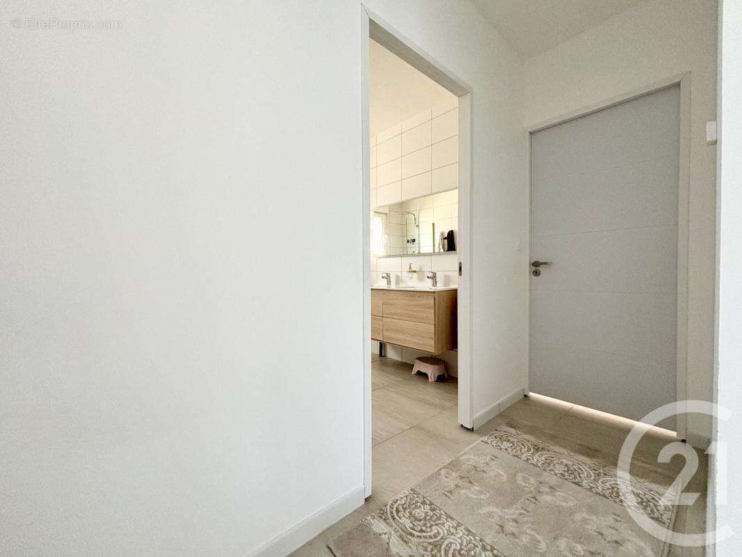 Maison 197 m² à Panazol  - photo 16