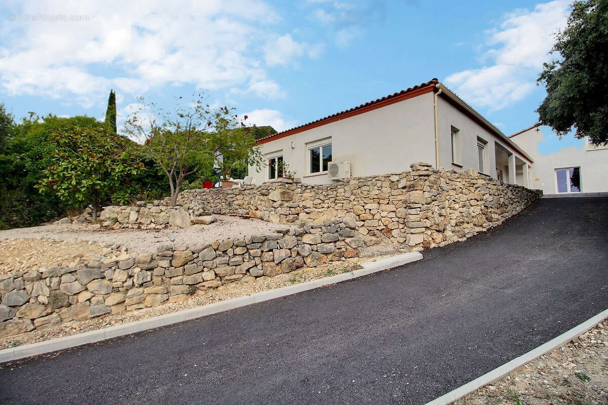 Maison à COMBAILLAUX