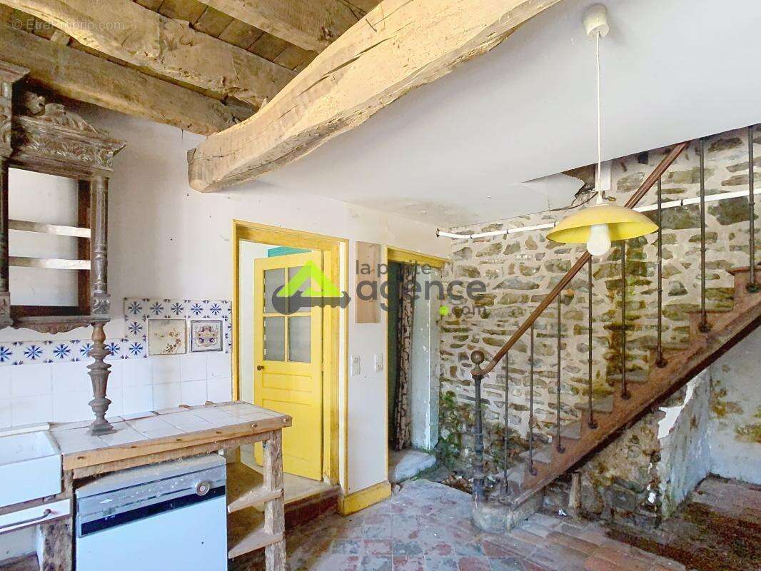 Maison à SAINT-MEDARD-LA-ROCHETTE