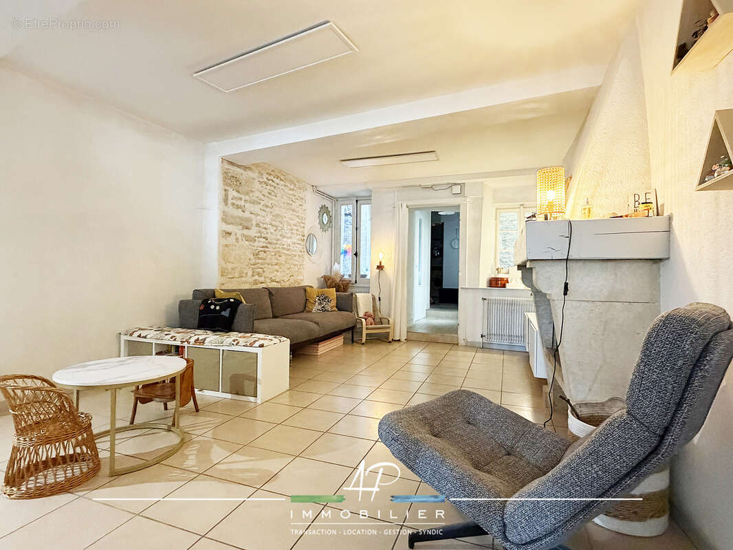 Ensemble immobilier de caractère avec maison rénovée et seconde maison à réinventer - photo 2