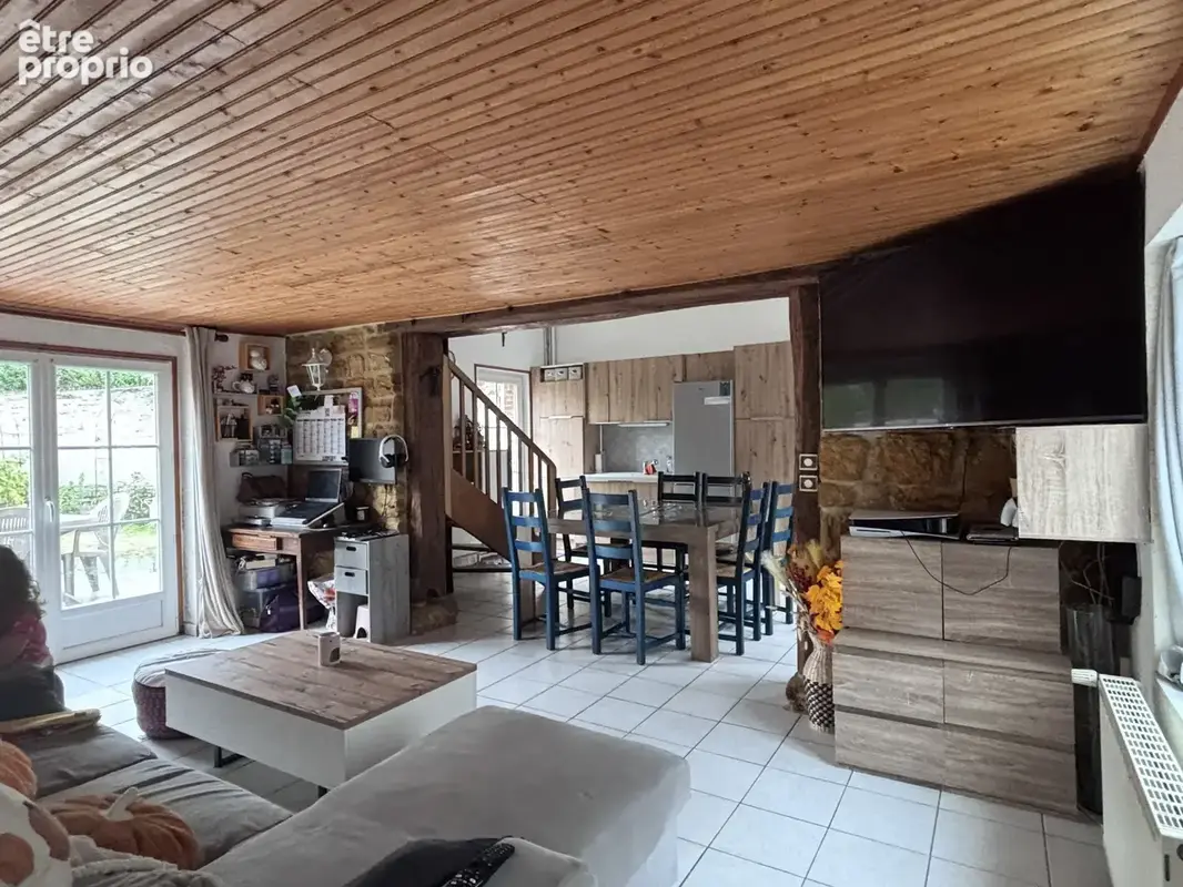 Agréable maison de ville avec 5 chambres confortables, jardin et grand garage. - photo 2