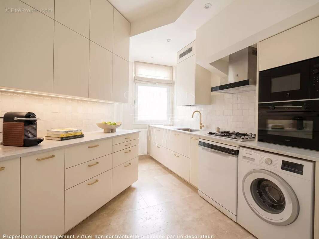Appartement à PARIS-16E