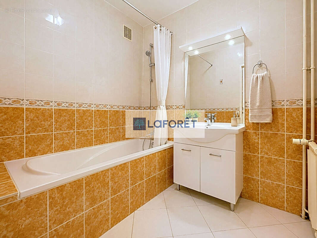 Appartement à SARTROUVILLE
