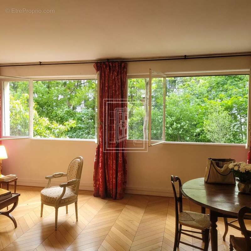 Appartement à PARIS-16E