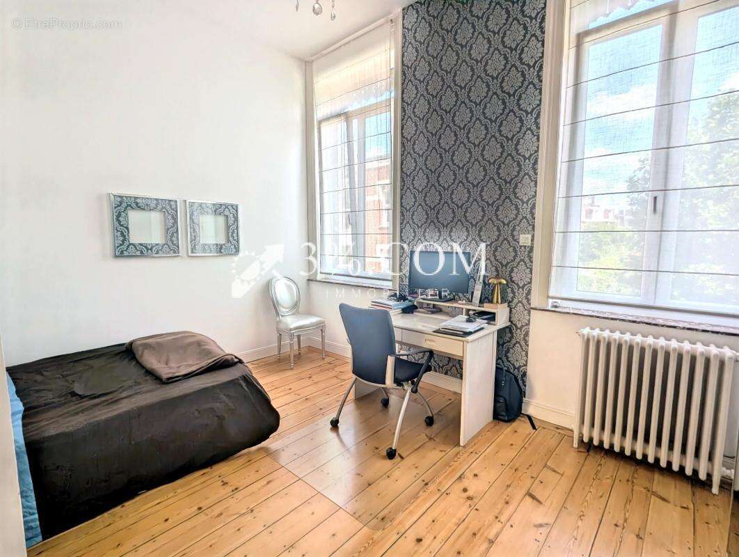 Maison bourgeoise de 265 m2 - 6 chambres - Cuisine équipée - - photo 13