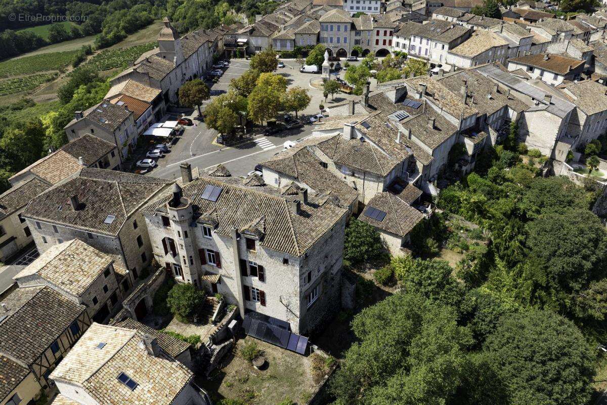Maison à CASTELNAU-MONTRATIER