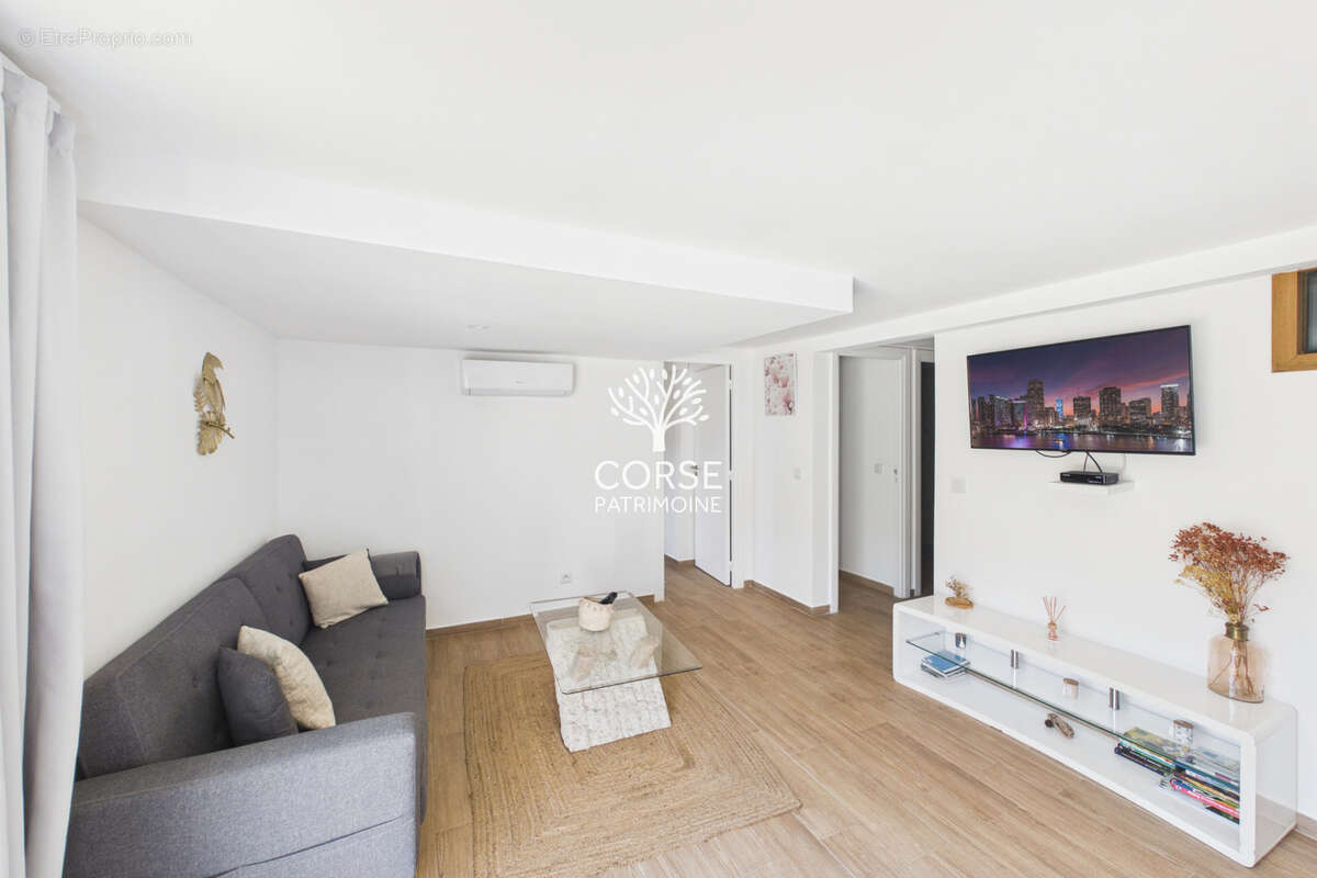 Maison avec piscine et dépendance - photo 4