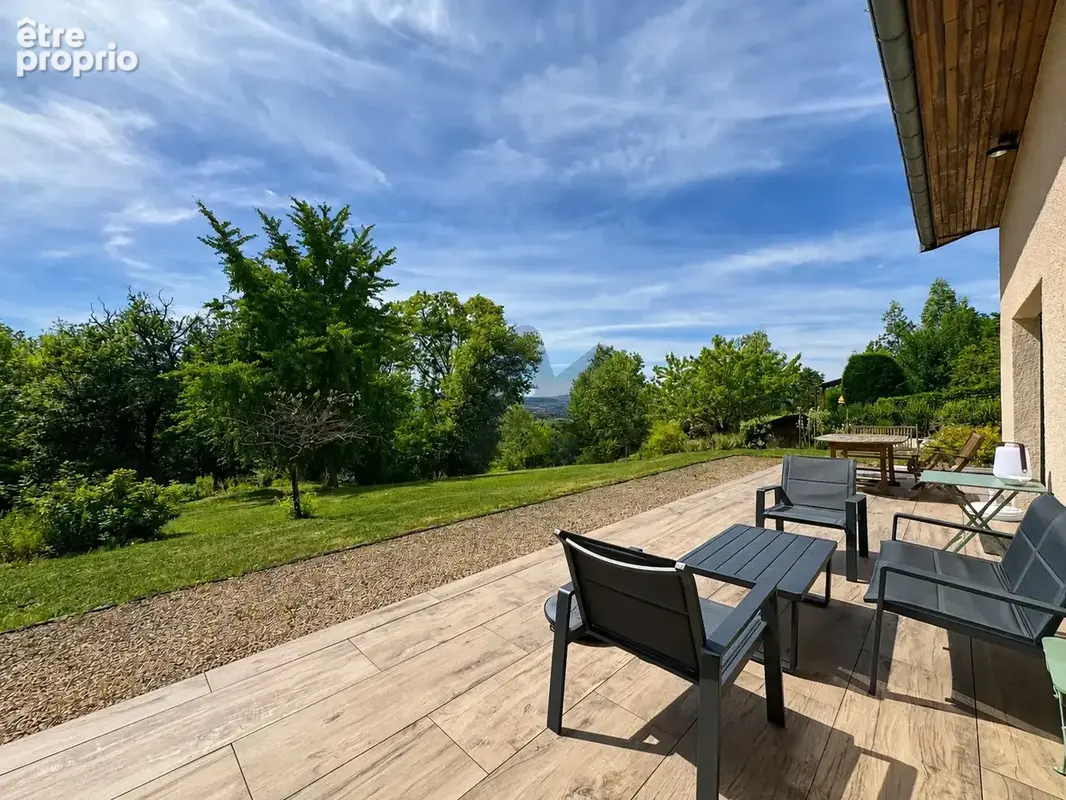 Maison familiale de 205 m2 dans un environnement privilégié à Limonest - photo 2