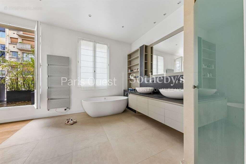 Maison à PARIS-16E
