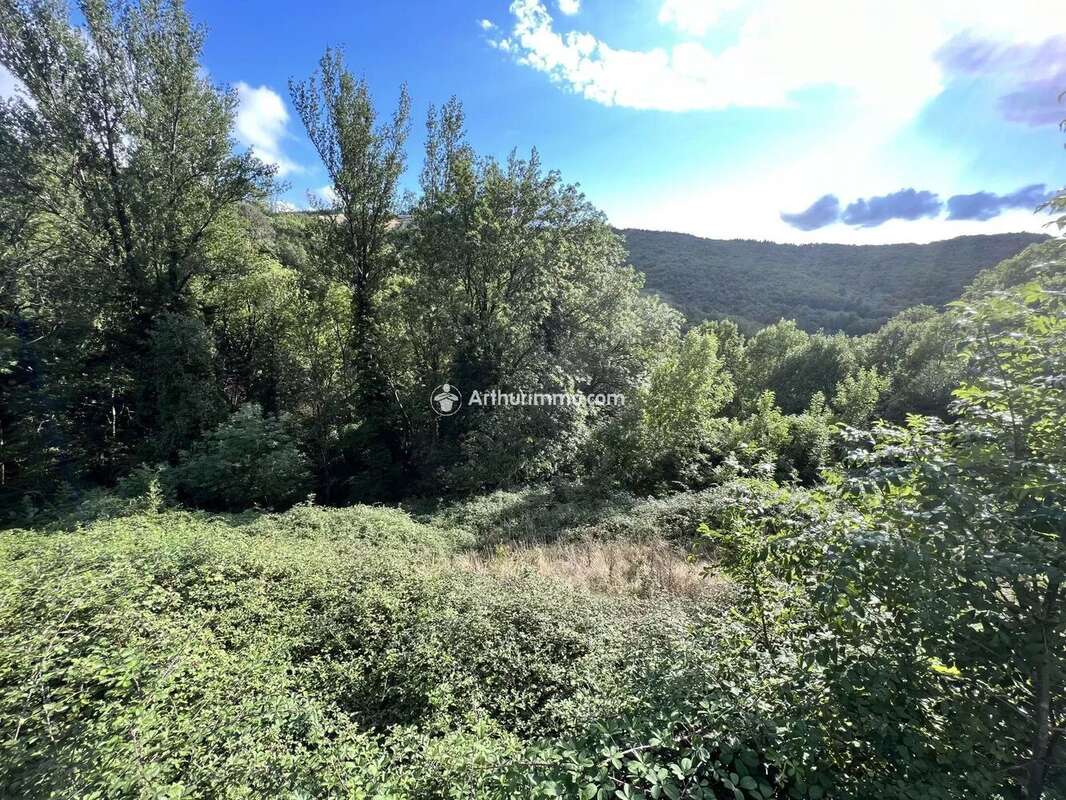 Terrain à SAINT-JEAN-DU-BRUEL