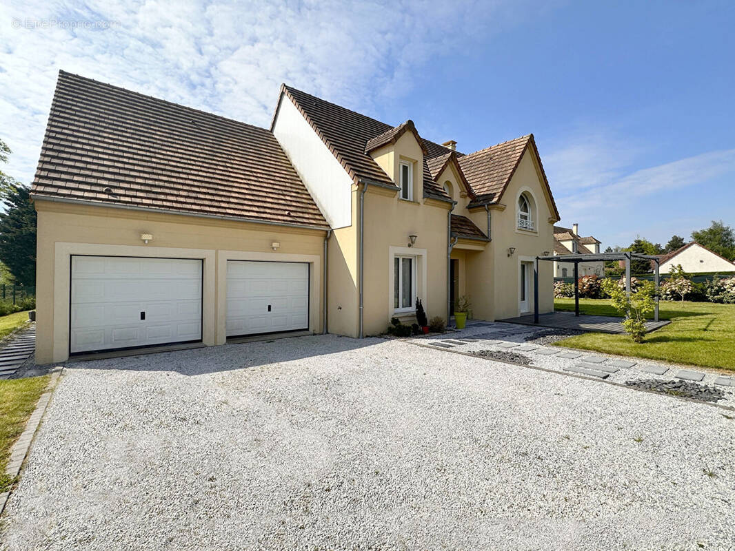Maison à HOUDAN